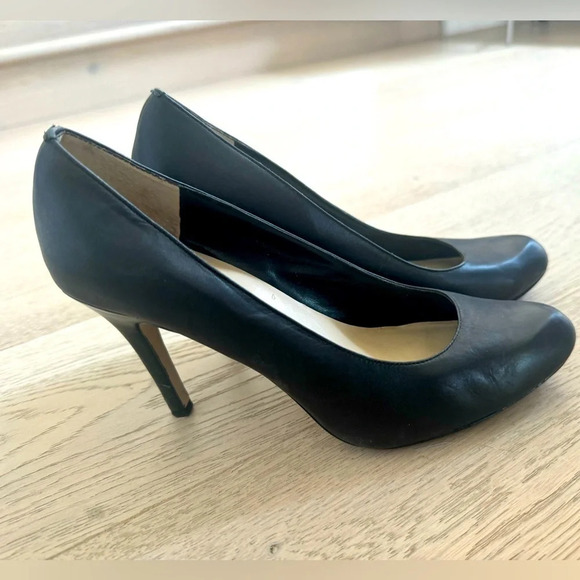Max Studio black leather heels size 6.5 - Picture 1 of 7